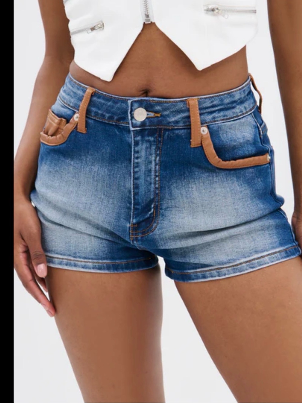AKIRA RODEO TIME DENIM SHORT Size LL